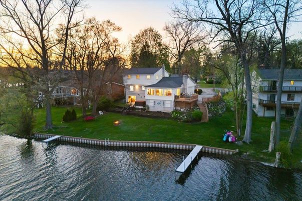 Exterior, Lake