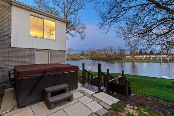 Exterior, Hot Tub, Lake