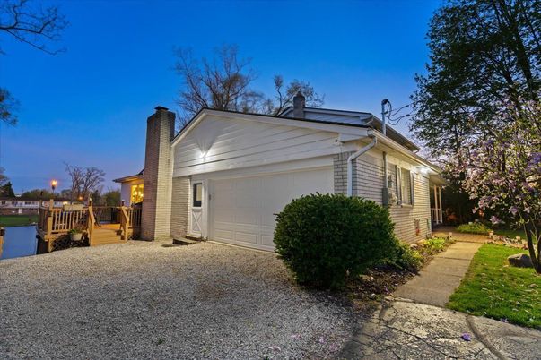 Detached Garage, Exterior