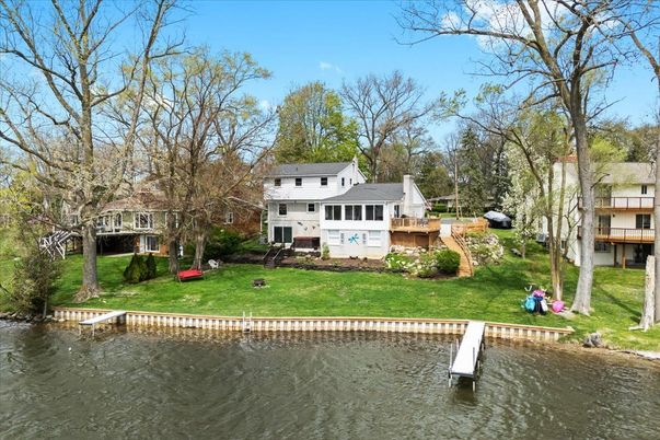 Exterior, Lake