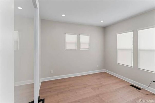 Empty room, Interior, Recessed Lighting, Wood Texture Flooring