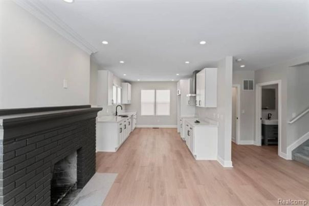 Fireplace, Interior, Kitchen, Recessed Lighting, Wood Texture Flooring