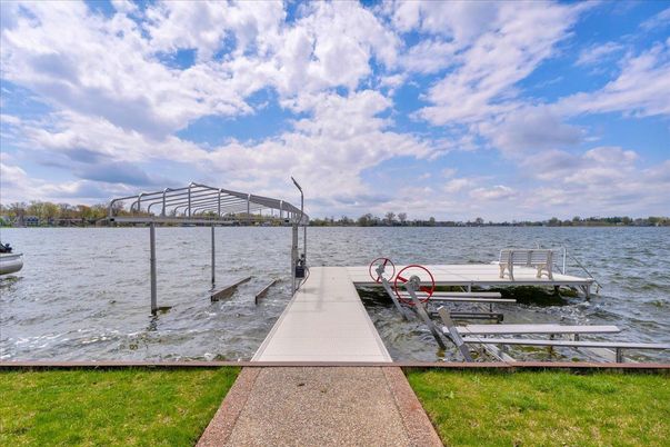 Exterior, Lake