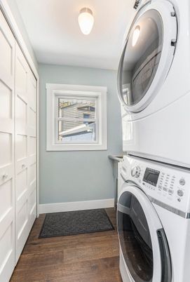 Interior, Utility Closets, Washer, Wood Texture Flooring