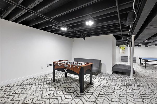Game Room, Interior