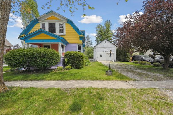 Backyard, Exterior, Facade, Queen Anne Victorian