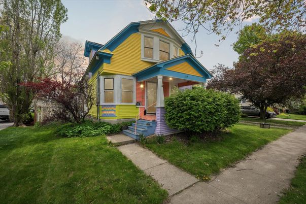 Exterior, Facade, Queen Anne Victorian