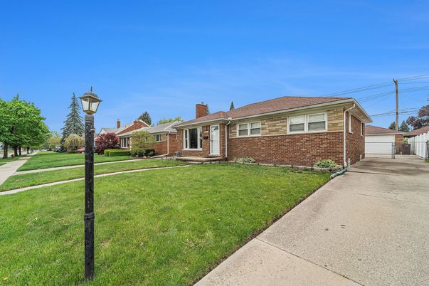 Exterior, Facade, Brick Facade, Ranch