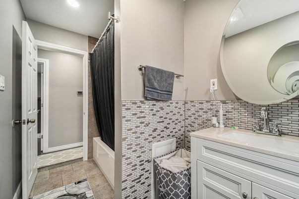 Bathroom, Interior, Recessed Lighting