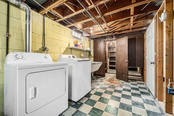 Interior, Washer, Wooden Walls