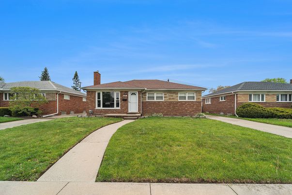 Exterior, Facade, Brick Facade, Ranch