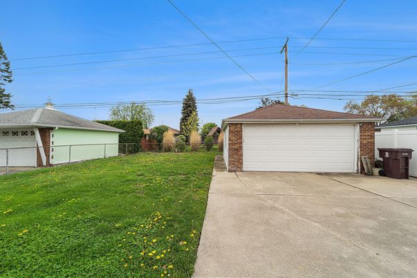 Backyard, Detached Garage, Exterior
