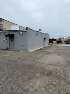 Exterior, Garage