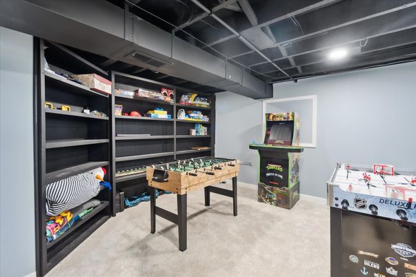 Game Room, Interior