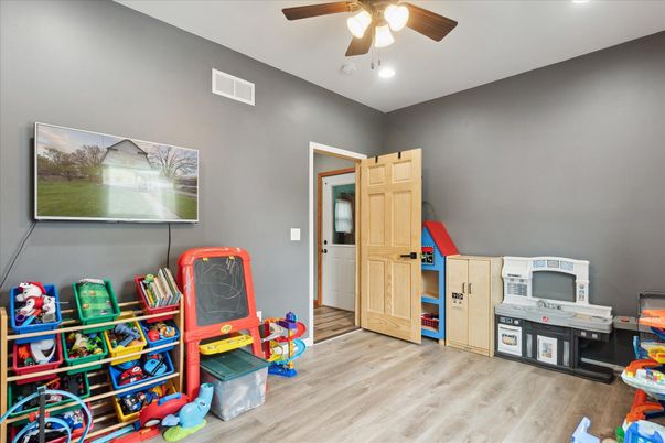 Interior, Recessed Lighting, Wood Texture Flooring