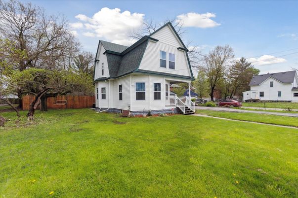 Backyard, Exterior, Facade, Queen Anne Victorian