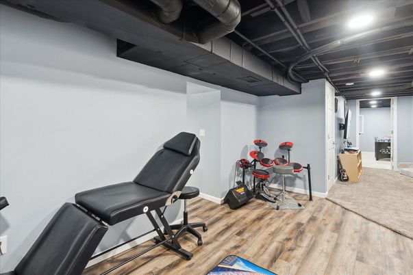 Fitness Equipment, Interior, Recessed Lighting, Wood Texture Flooring