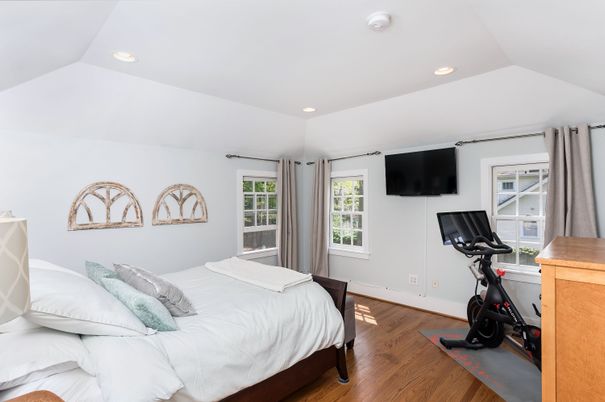 Bedroom, Fitness Equipment, Interior, Recessed Lighting, Wood Texture Flooring