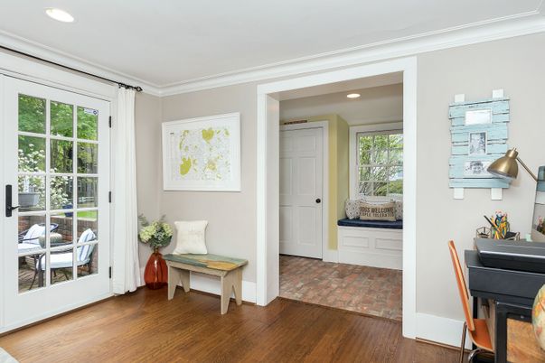 Interior, Recessed Lighting, Wood Texture Flooring