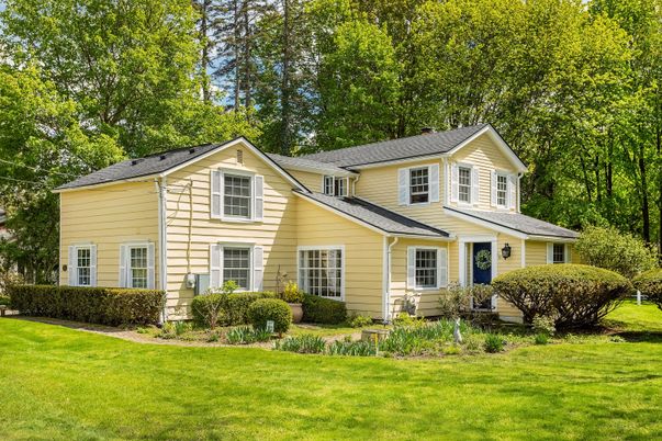 Exterior, Facade, Farmhouse