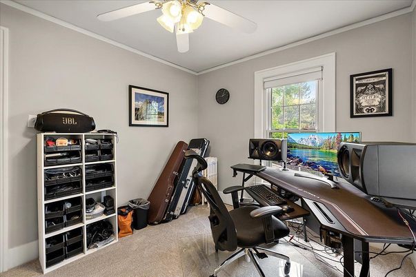 Home Office, Interior