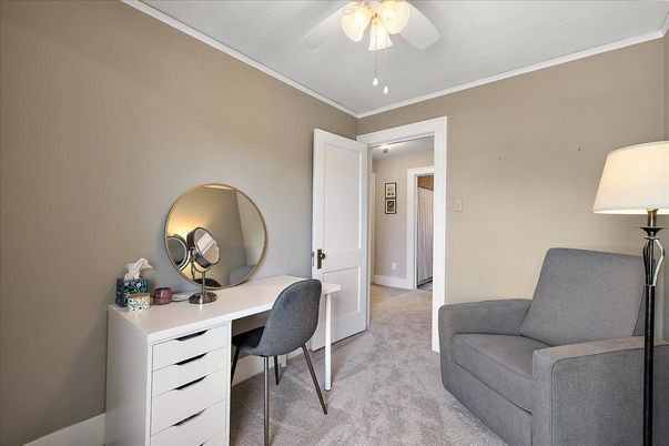 Home Office, Interior