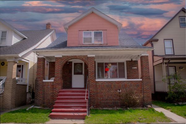 Exterior, Facade, Brick Facade, American Craftsman