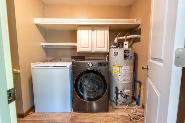 Interior, Utility Closets, Washer, Wood Texture Flooring