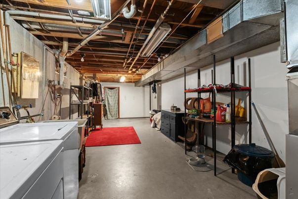 Interior, Washer, Wooden Beams