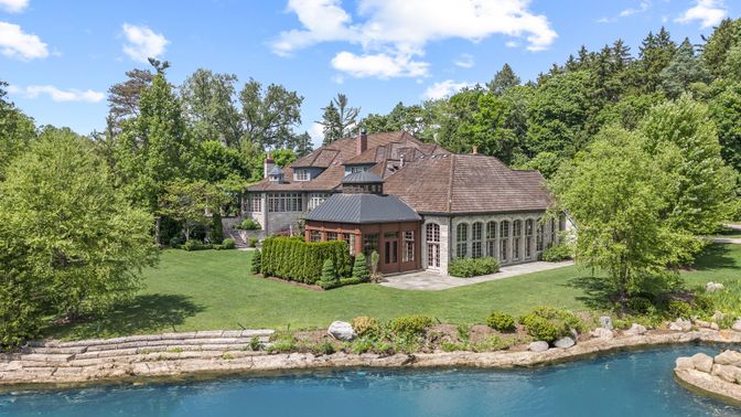 Exterior, Lake