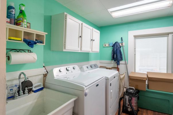 Interior, Washer, Wood Texture Flooring