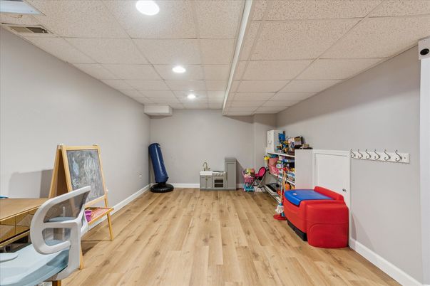 Interior, Recessed Lighting, Wood Texture Flooring