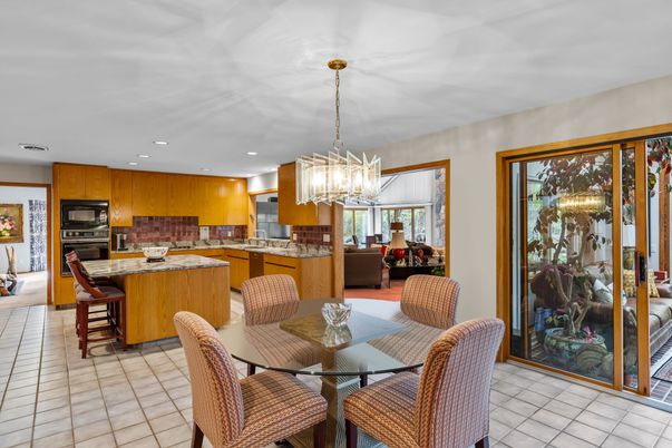 Chandelier, Dining room, Interior, Kitchen, Recessed Lighting, Stainless Steel Appliances