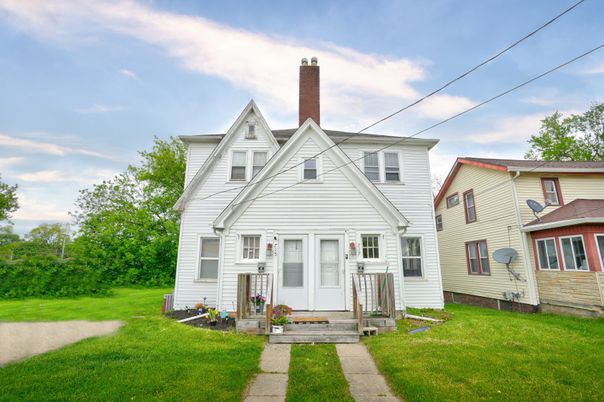 Exterior, Facade, Queen Anne Victorian