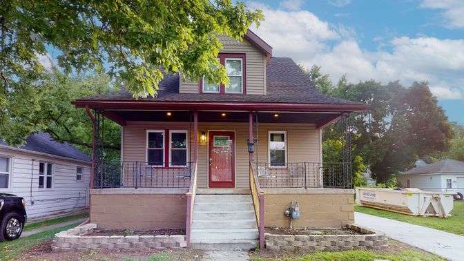 Exterior, Facade, Queen Anne Victorian