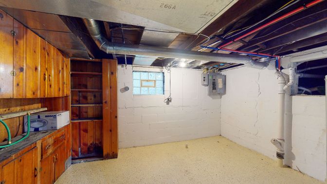 Empty room, Interior