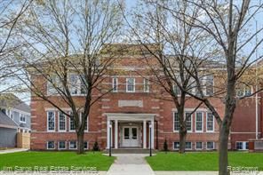 Backyard, Exterior, Facade, Brick Facade, Rowhouse