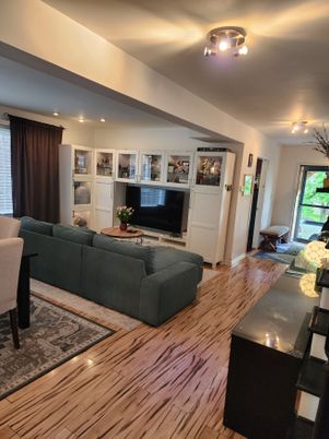 Interior, Living room, Recessed Lighting, Wood Texture Flooring