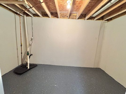 Empty room, Interior, Wooden Beams