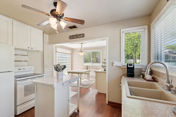 Dining room, Interior, Kitchen, Pendant Lights, Wood Texture Flooring
