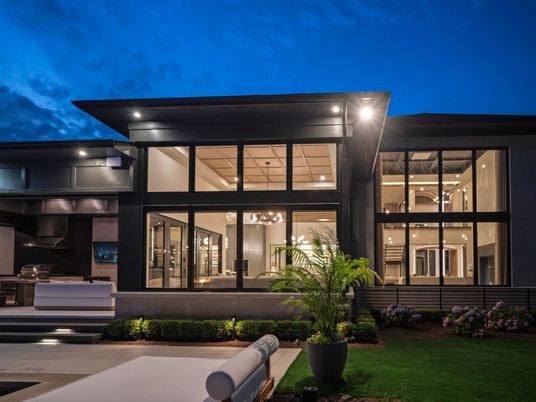 Exterior, Facade, Modern