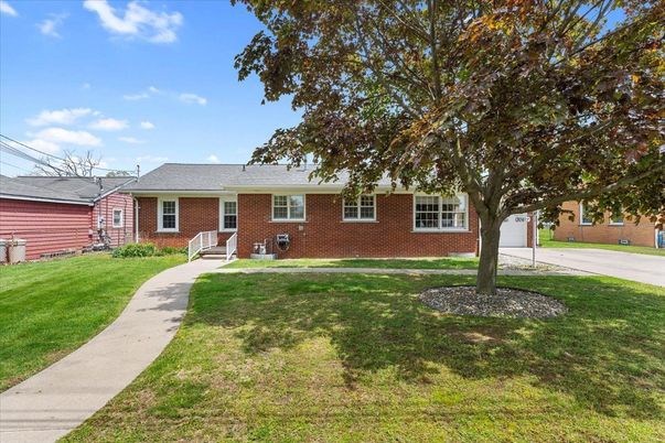 Exterior, Facade, Brick Facade, Ranch