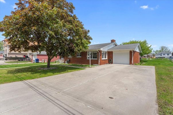 Attached, Exterior, Facade, Brick Facade, Ranch