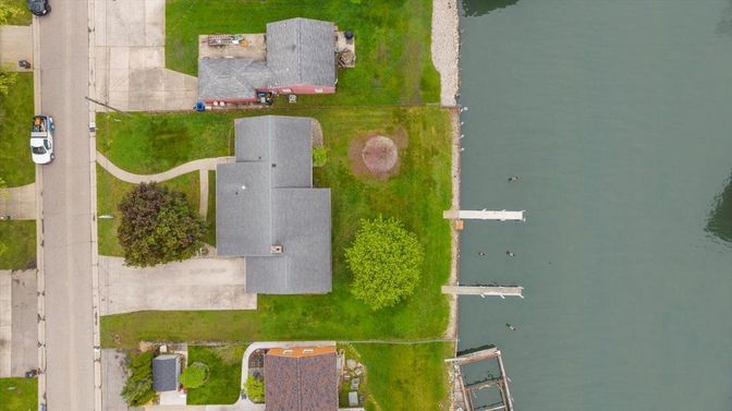 Exterior, Drone