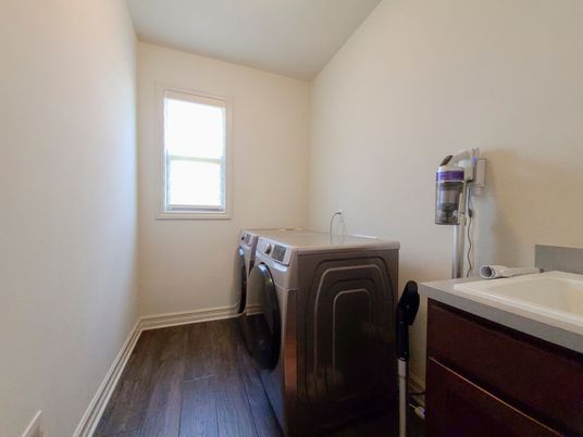 Interior, Washer, Wood Texture Flooring