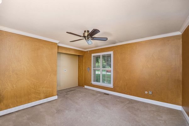Empty room, Interior