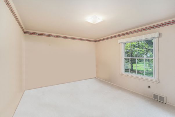 Empty room, Interior