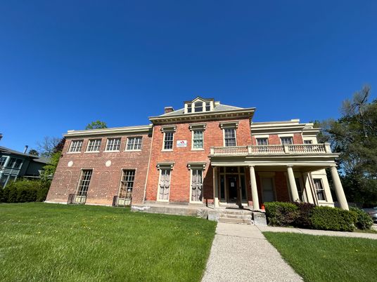 Exterior, Facade, Brick Facade, Georgian