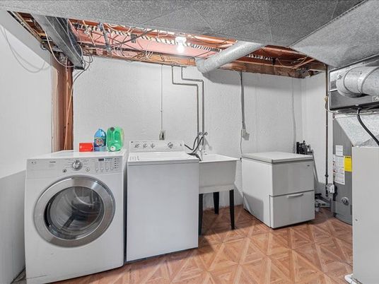 Interior, Washer, Wood Texture Flooring