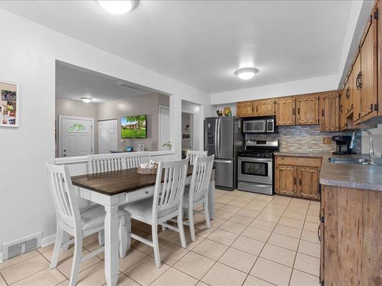 Dining room, Interior, Kitchen, Stainless Steel Appliances